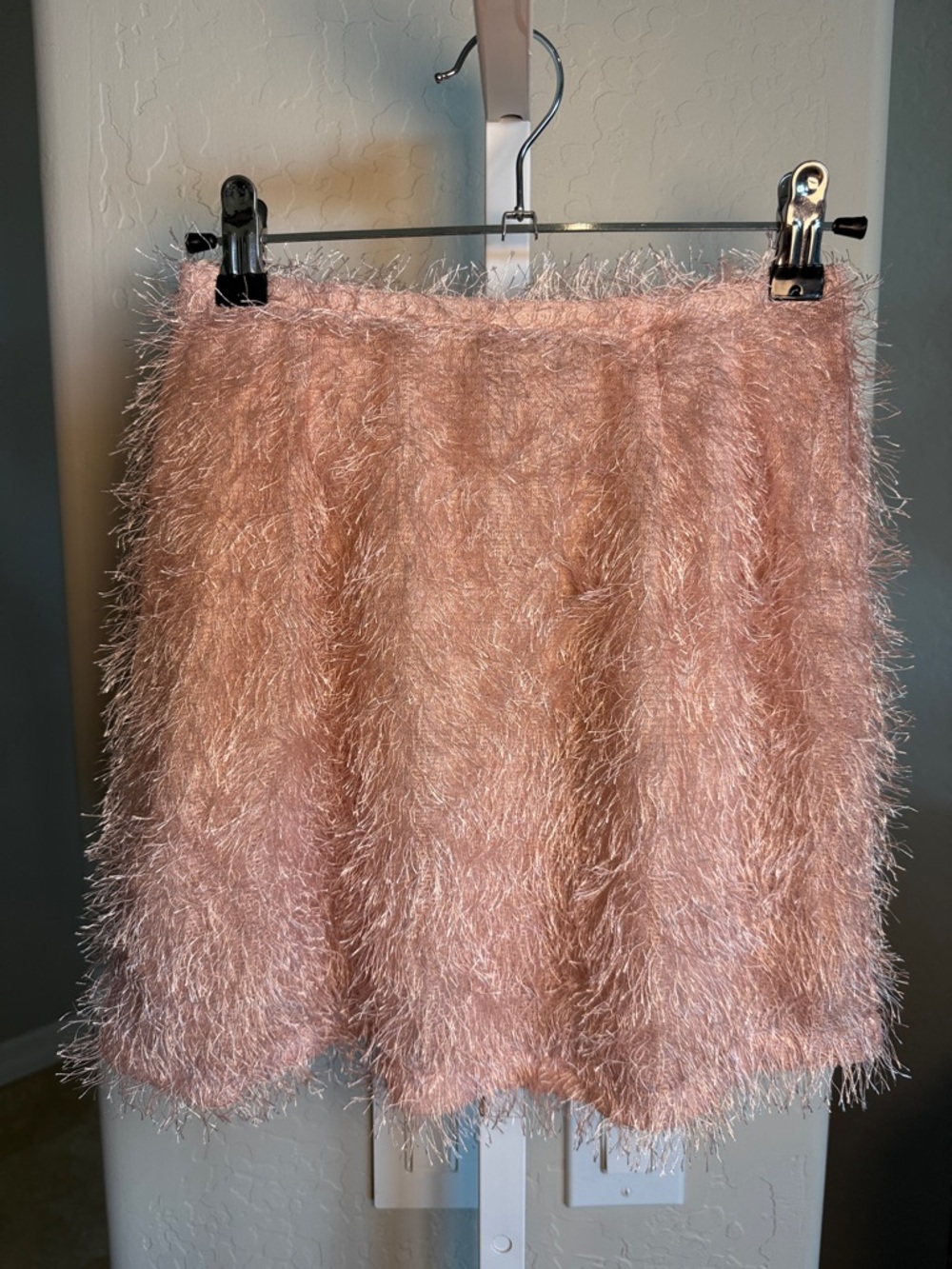 Motel Rocks Weaver Mini skirt Sugar pink with Plush Fringe NWT SMALL FESTIVAL